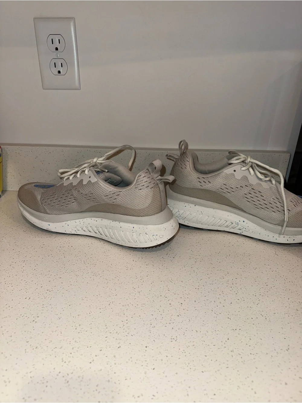 Keen Women's WK400 Light Gray Athletic Walking Shoes Vapor Grey/ Azul Blue